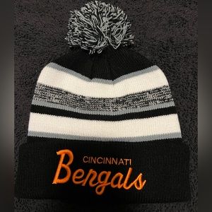Cincinnati Bengals Embroidered Fleece Lined Heavy Knit Winter Tassel Hats